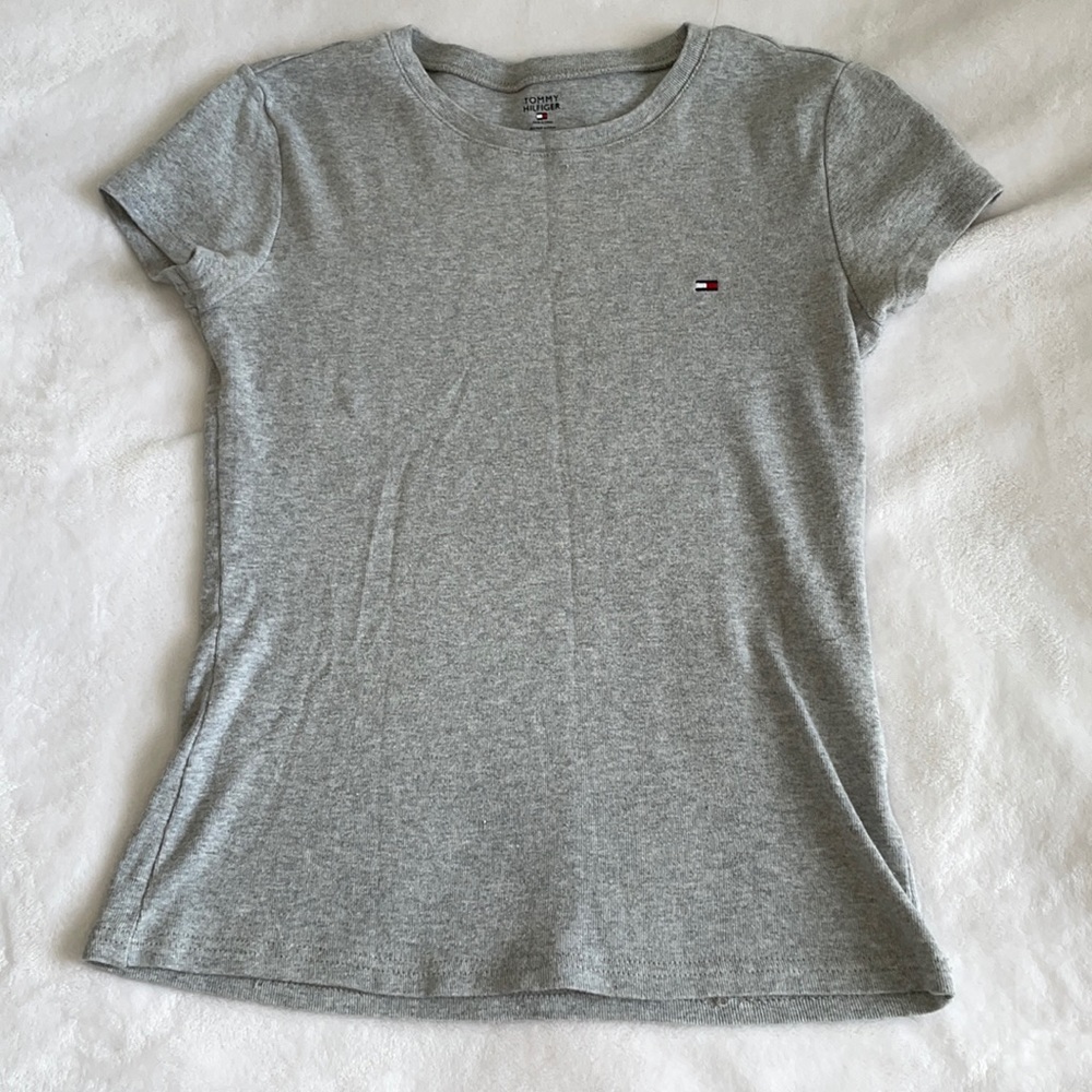 TOMMY HILFIGER logo tee!!
